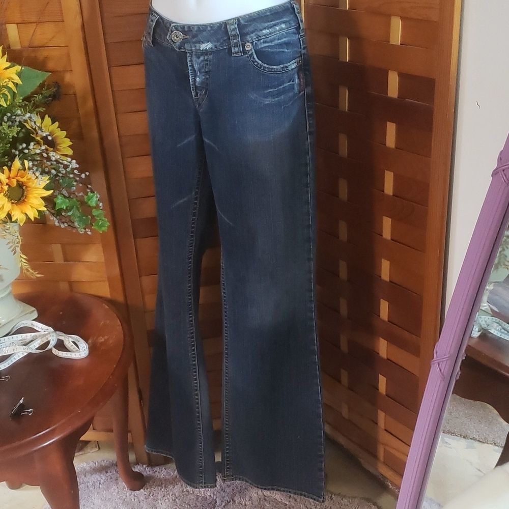 Silver brand Tuesday boot 👢 cut jeans - Picture 1 of 10